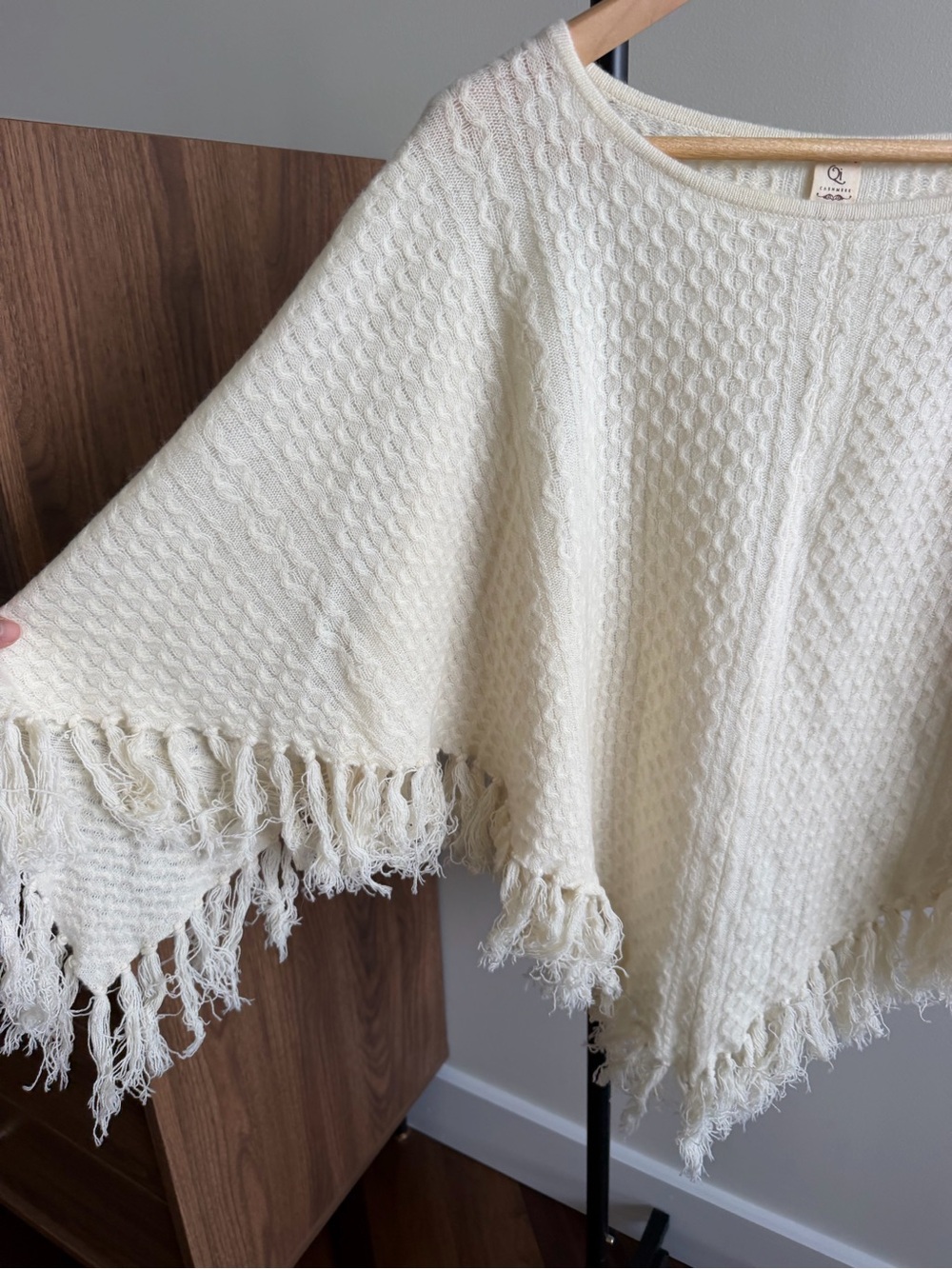 Qi Cashmere Vintage Cream Textured Knit Fringe Poncho Sweater One Size - Picture 10 of 12